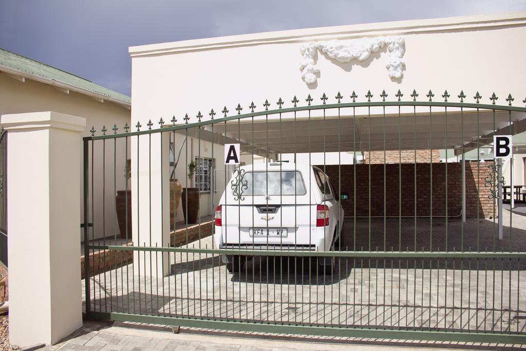 Bakgat Blyplek Hotel Beaufort West Exterior photo